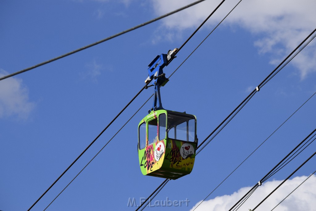 Koelner Seilbahn Gondel blieb haengen Koeln Linksrheinisch P226.JPG - Miklos Laubert